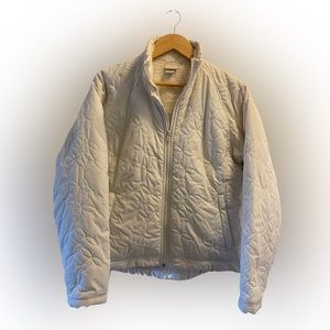 💕 NWOT White Sierra quilted white fleece jacket in size medium